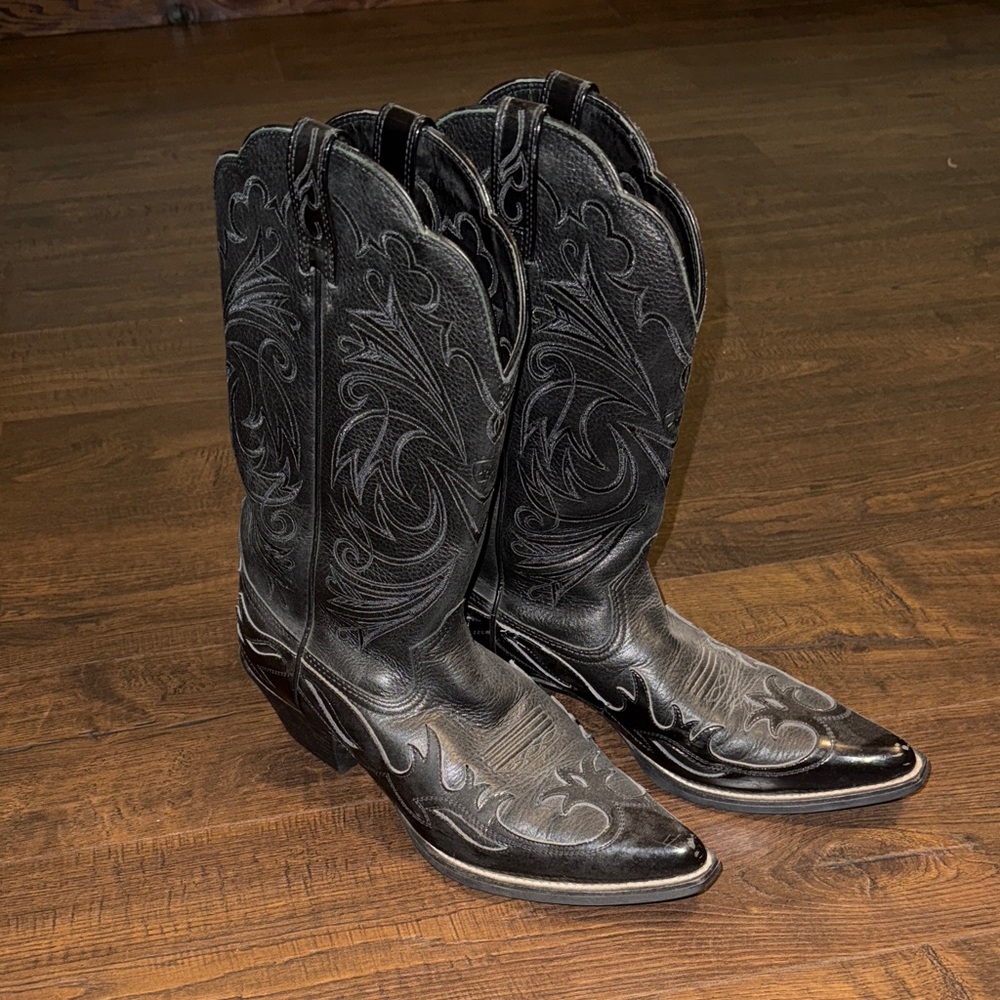 Ariat Black Western Cowboy Boots with Decorative Stitching